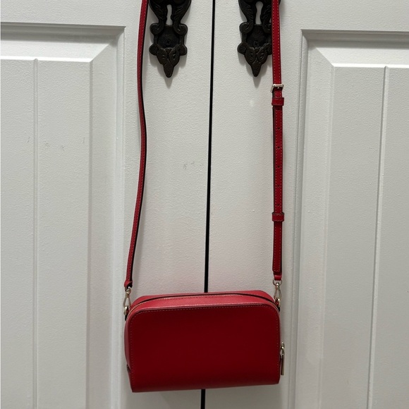 Kate Spade Vibrant Red Zip-Around Wallet - Picture 2 of 6